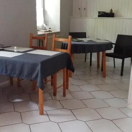 게스트하우스 Pension Redefin 3*